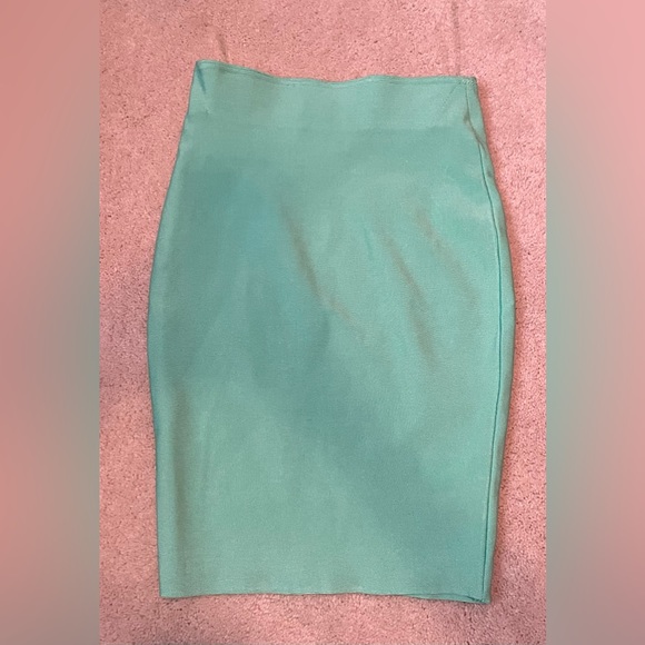 Hot Miami Styles hard to find sea green bodycon midi skirt.unworn. - Picture 1 of 3